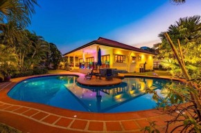 Cozy 3 Bedroom Pool Villa Close to Town CV3L
